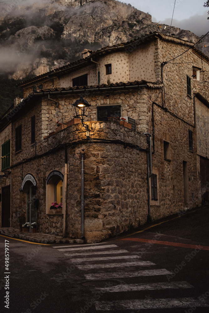old house in the town
Mallorca mountain village
