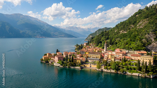 Vista di Varenna sul lago di Como con villa Monastero © Stefano Gandini