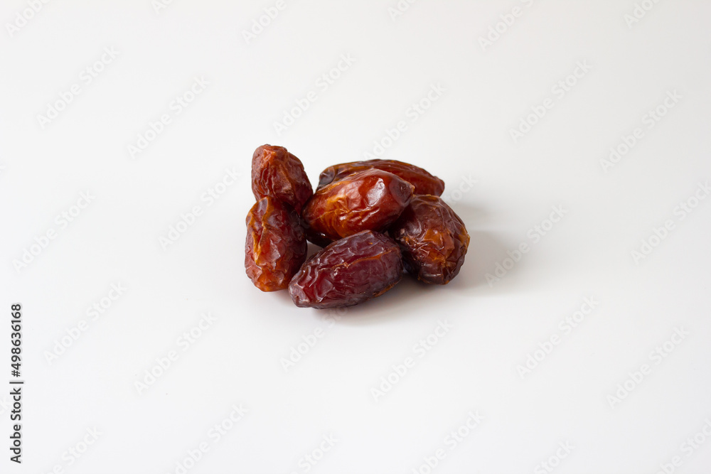 Obraz premium Date fruit isolated on white background