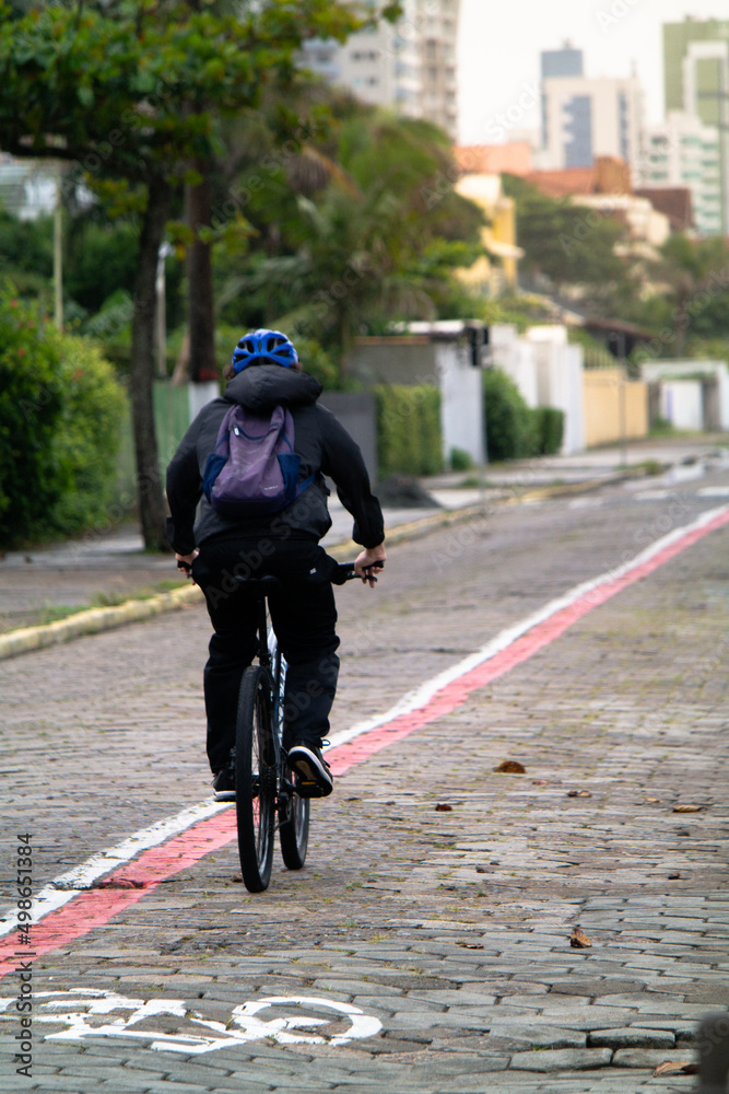 Obraz premium Pessoa andando de bicicleta