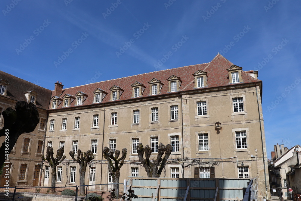 Le lycée Bonaparte, anciennement collège d'Autun, vue de l'extérieur, ville de Autun, département de Saone et Loire, France
