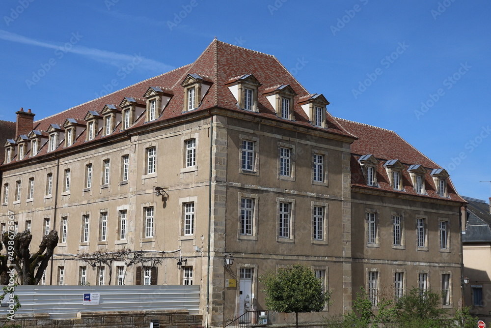 Le lycée Bonaparte, anciennement collège d'Autun, vue de l'extérieur, ville de Autun, département de Saone et Loire, France