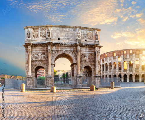 Obraz na płótnie The Arch of Constantine near the Coliseum, famous ancient triumphal arch of Rome, Italy w salonie