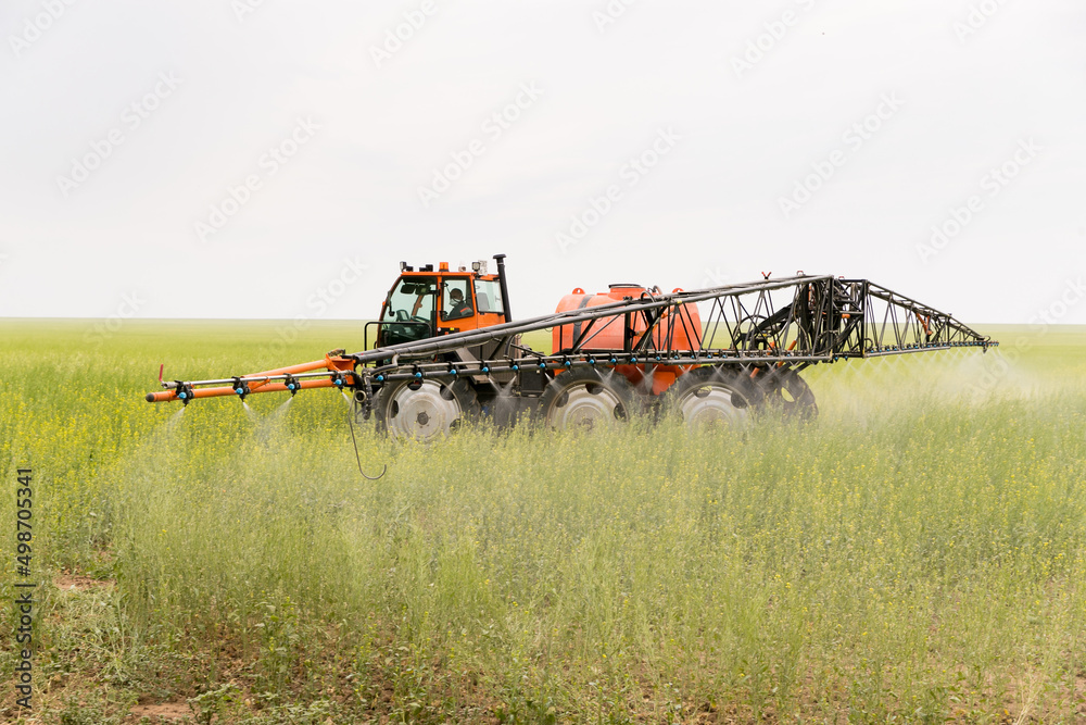High-tech machines optimize work in the fields. Field desiccation is the pre-harvest drying of plants with chemicals, which accelerates their maturation and facilitates machine harvesting. High-tech machines optimize work in the fields. Field desiccation is the pre-harvest drying of plants with chemicals, which accelerates their maturation and facilitates machine harvesting.