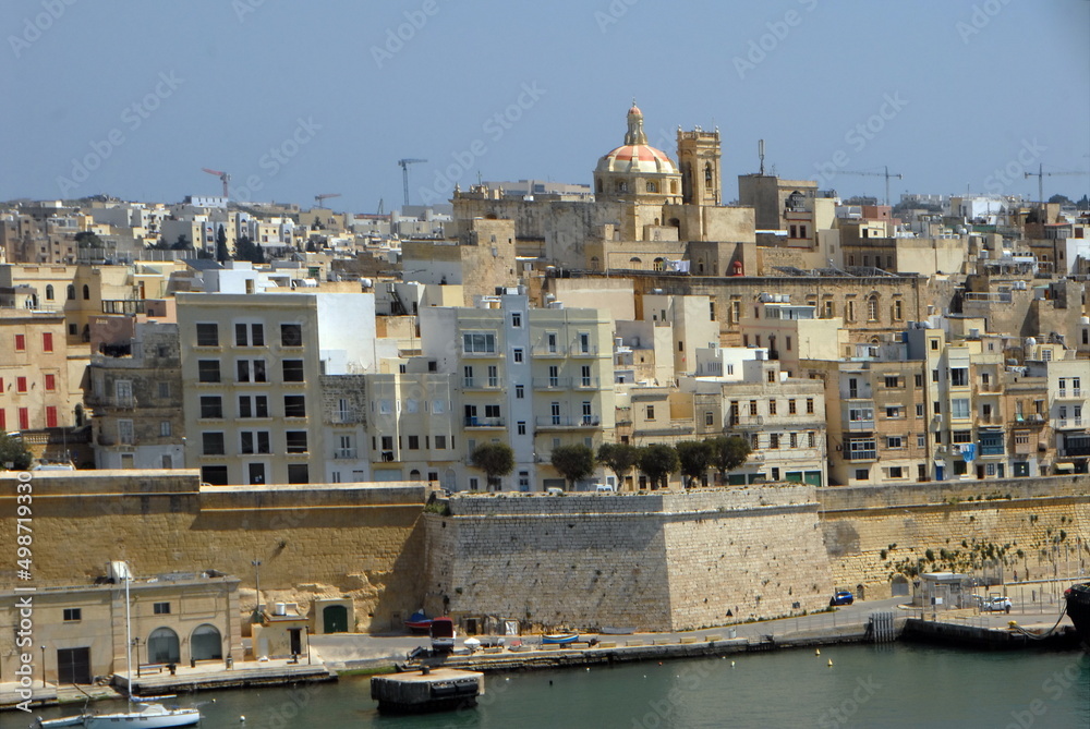 Ville de La Valette, bâtiments, remparts et balcons typiques du centre historique de la ville, Malte