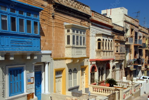 Ville de La Valette, bâtiments, remparts et balcons typiques du centre historique de la ville, Malte