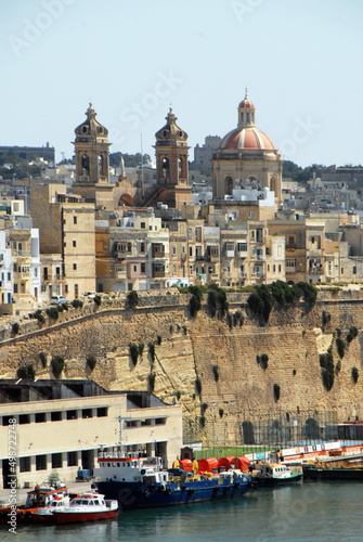 Fototapeta Naklejka Na Ścianę i Meble -  La Valette, bâtiments, remparts et balcons typiques du centre historique de la ville, Malte, Italie
