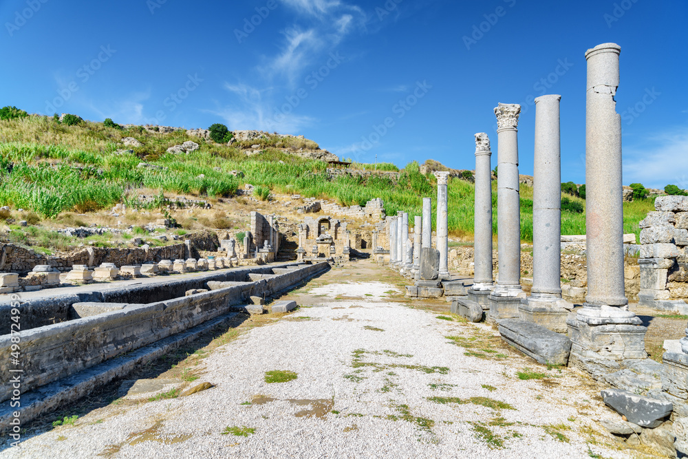 Fototapeta premium Scenic colonnade in Perge (Perga) at Antalya Province, Turkey