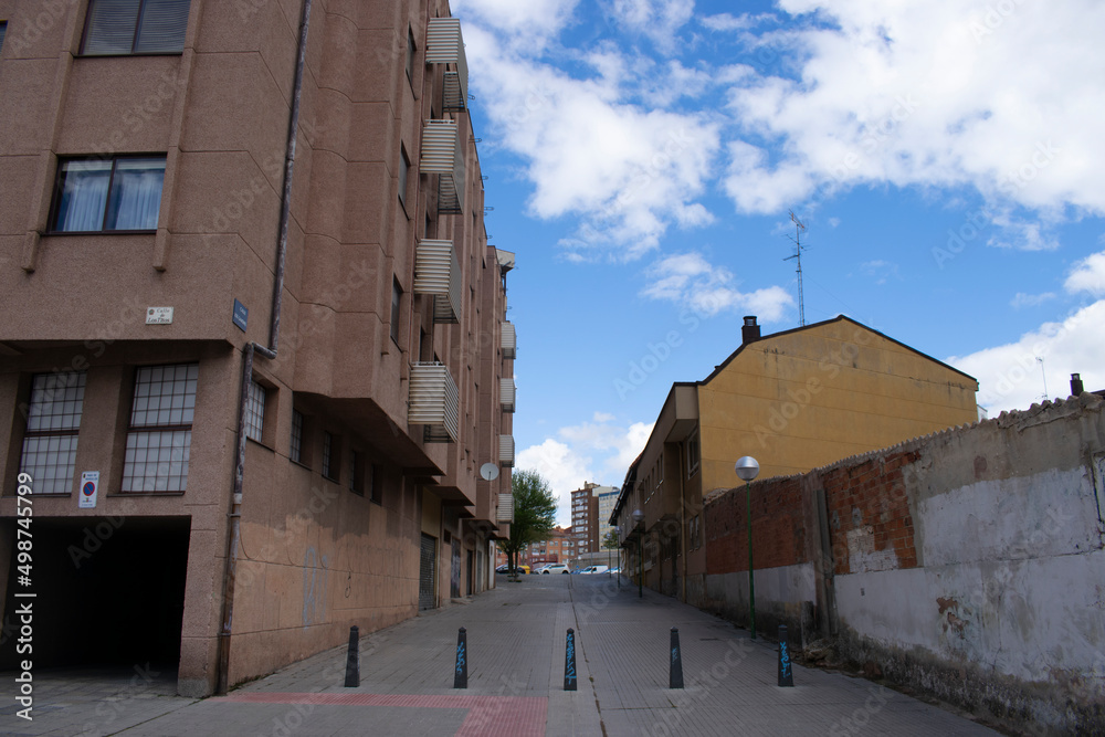 Calles y edificios de Burgos, España.