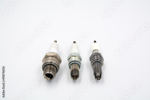 Spark plug types, 1- prong 2-pron and 4-prong spark plug