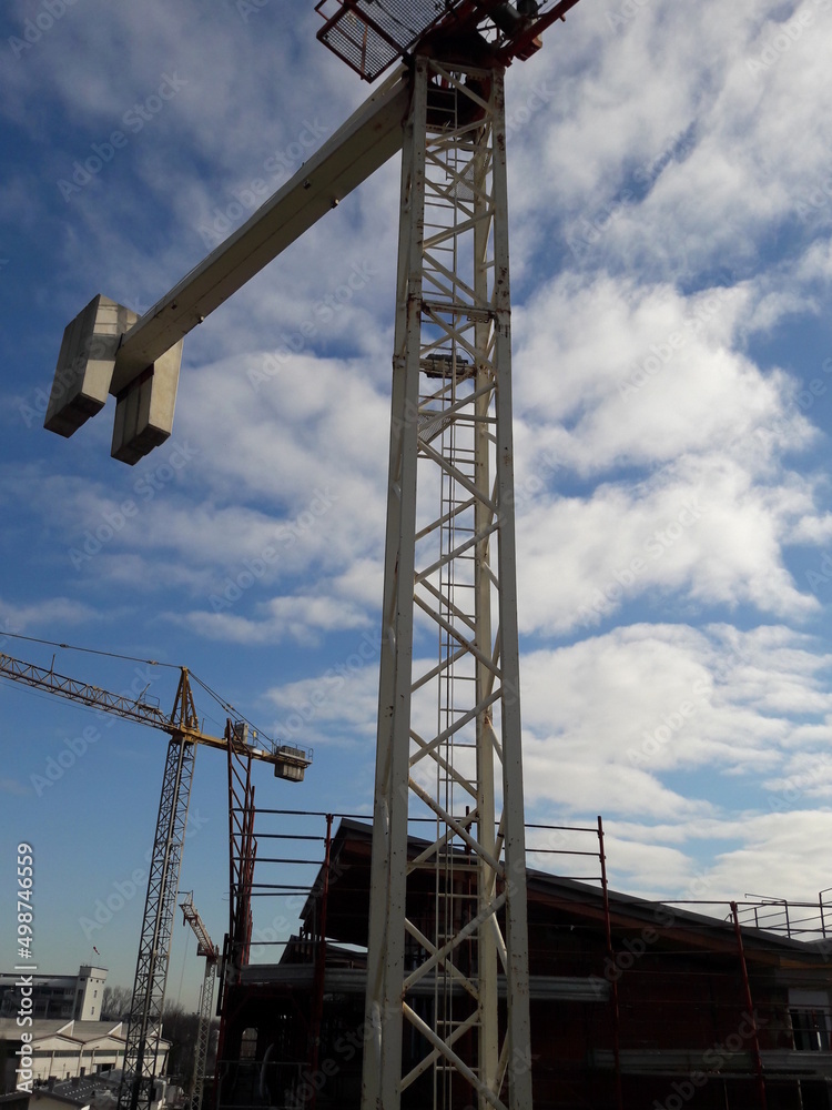 Lavori in corso nel cantiere edile in primavera