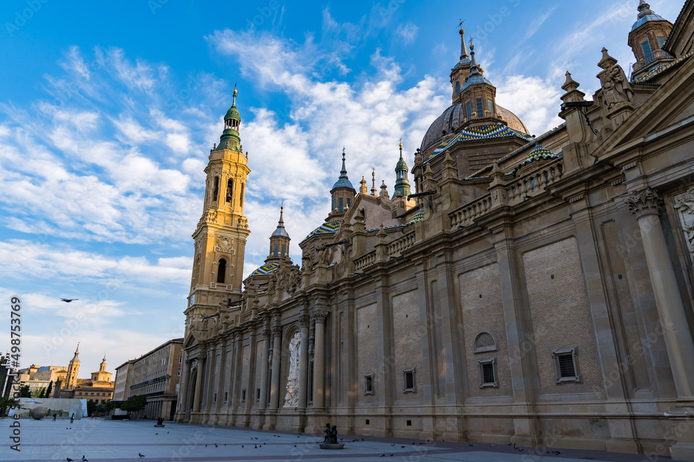 Obraz premium ヌエストラ・セニョーラ・デル・ピラール聖堂 サラゴサ スペイン