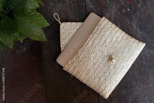 Funda tejida de palma para laptop 