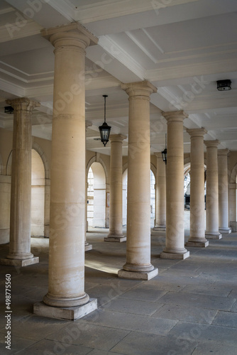 Valokuvatapetti Colonnades at Pump Court barristers' chambers