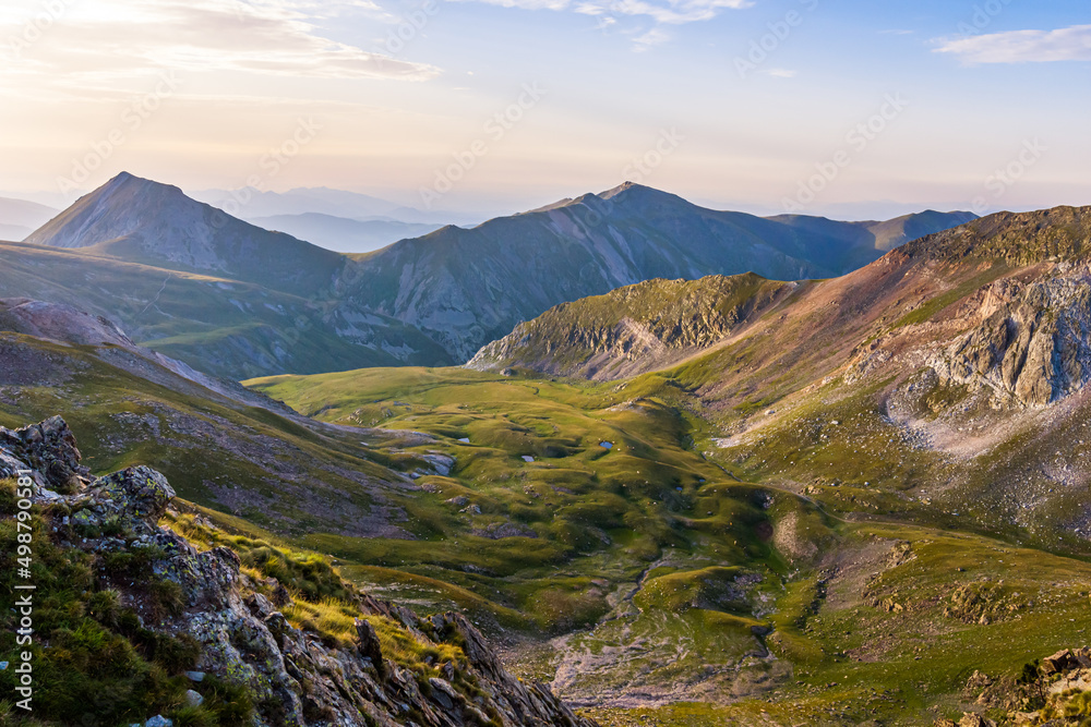 Obraz premium Beautiful sunrise andscape with lake and mountains