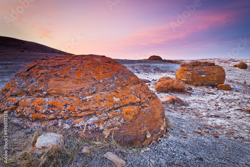 Tableau sur toile Unusual round red boulders in Red Rock Coulee in Southern Alberta, Canada