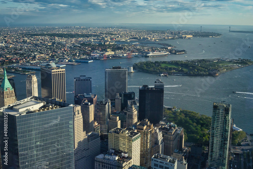 View over Lower Manhattan with Governors Island and Brooklyn bay © Jens