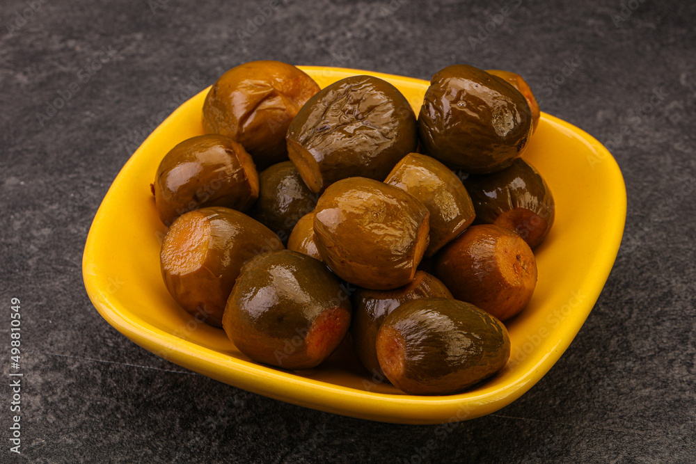 Obraz premium Marinated feijoa in the bowl