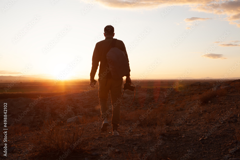 photographer photographs the sunset on the mountains