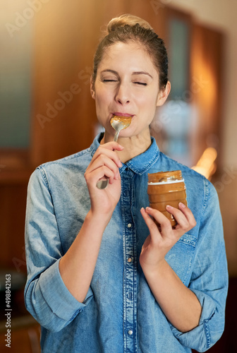 Tableau sur toile Savouring a spoonful of joy