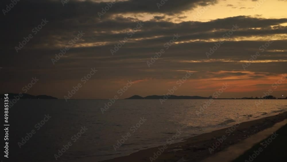 Atmosphere at dusk by the sea The waves gradually cleared to shore. Atmosphere at dusk by the sea The waves gradually cleared to shore.