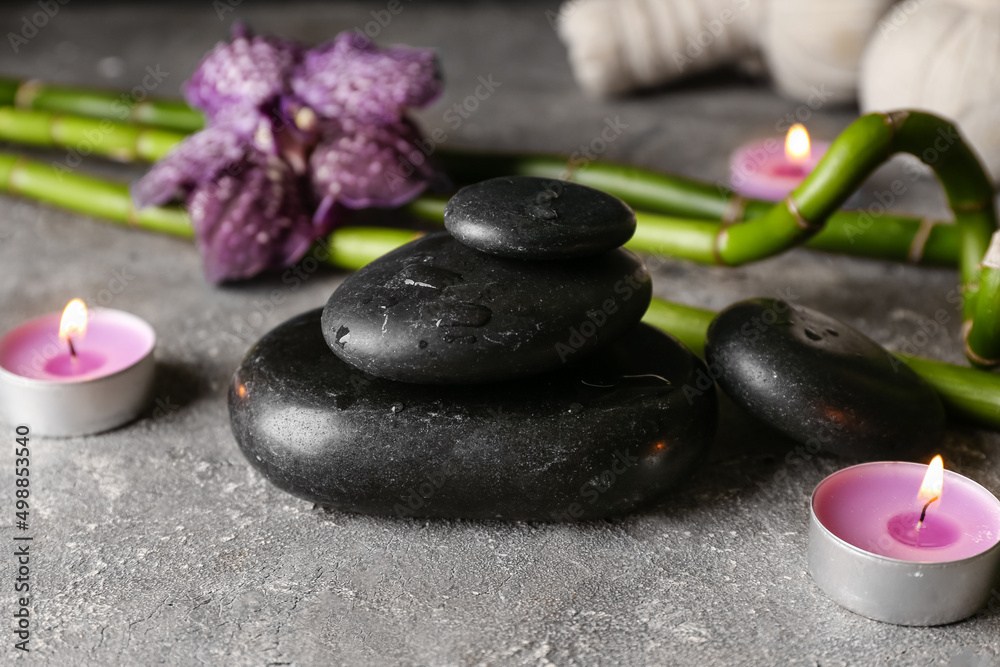 Obraz premium Spa stones with aroma candles on grunge background