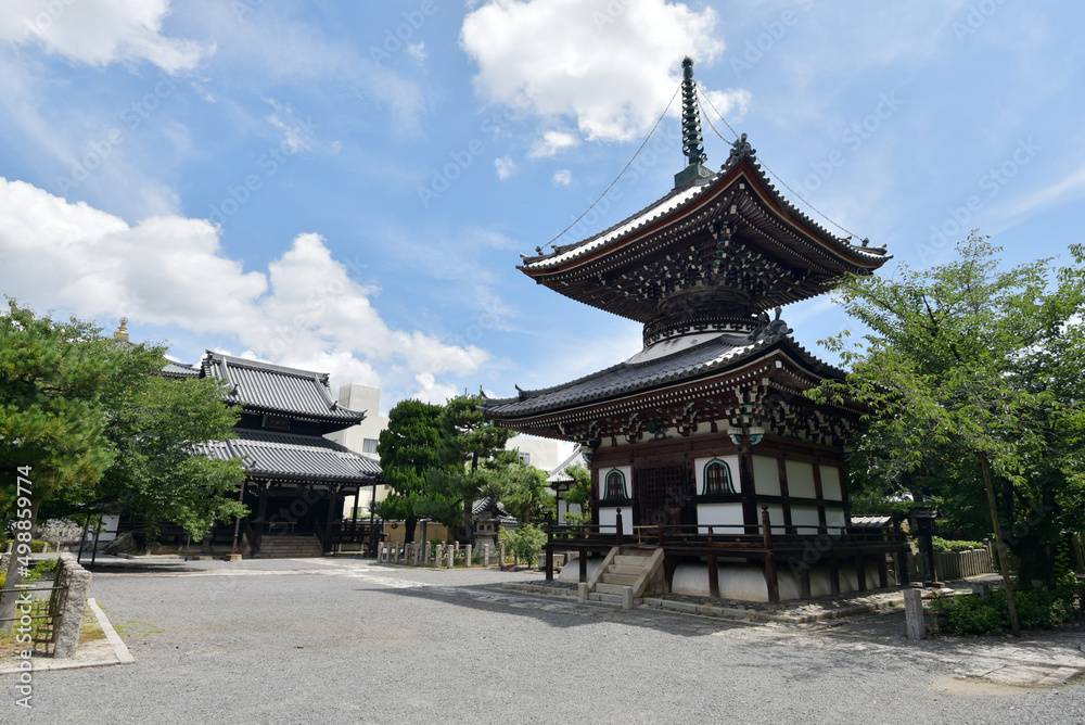 Naklejka premium 本法寺 多宝塔と本堂 京都市上京区
