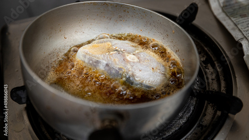 Fried cod is a simple and tasty dish. Flour, fry in oil and eat hot