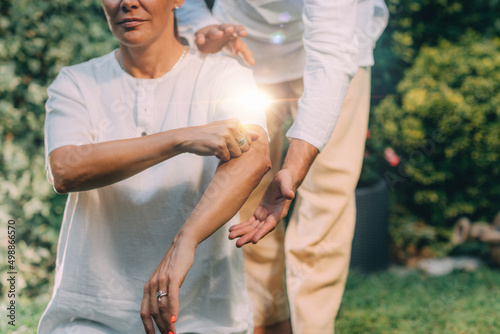 Reiki Class. Elbow Healing Treatment Lesson