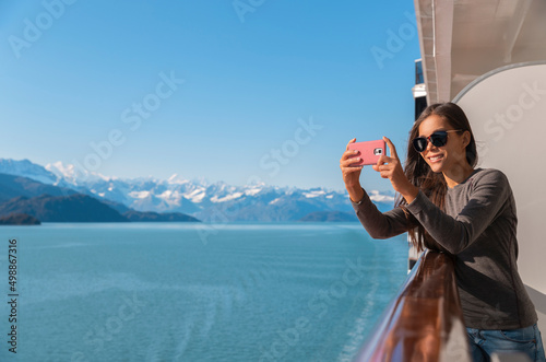 Fototapet Alaska Glacier bay cruise ship travel tourist looking at icebergs taking pictures using phone in inside passage from balcony deck