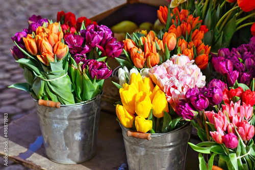 Canvastavla Colorful spring tulip flowers in baskets at market sale booth