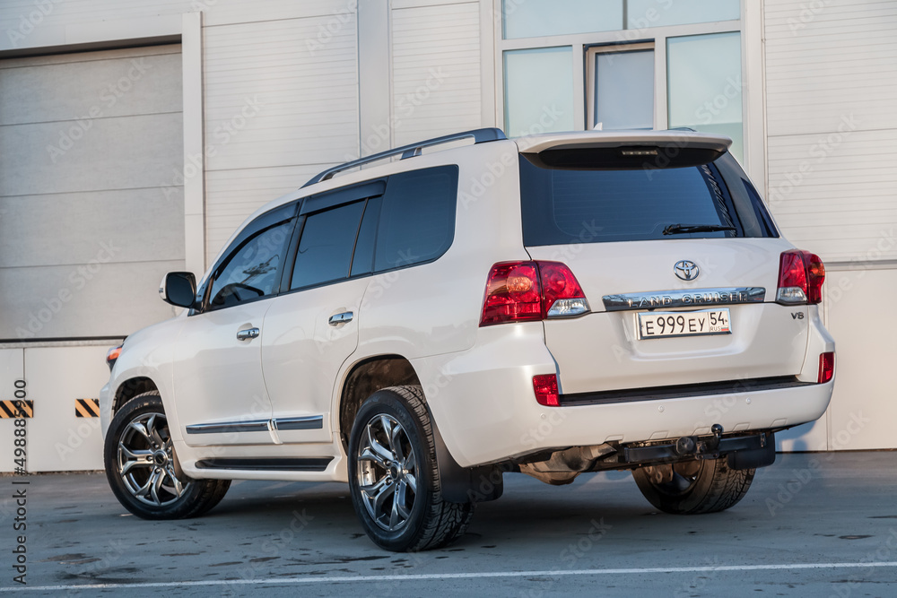 Rear view of Toyota Land Cruiser 200 j200 2013 year white color after  cleaning before sale in a sunny day on parking. Japan SUV car. Stock Photo  | Adobe Stock