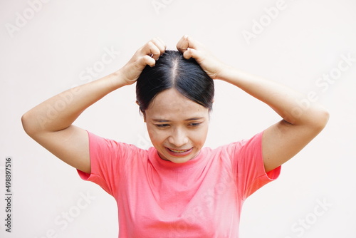 woman has itching on her head.