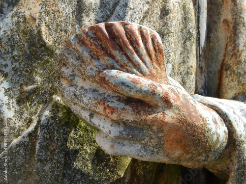 Statue de Saint Jacques de Compostelle avec une coquille de Saint Jacques dans la main photo