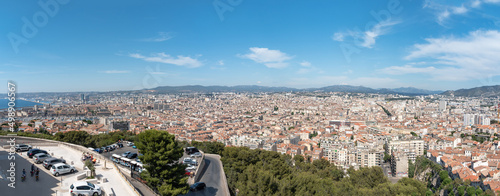 Vue panoramique de la ville de Marseille depuis la basilique de Notre-Dame de la Garde. © ODIN Daniel