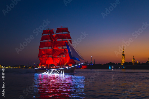 Fotografie Brig with scarlet sails in the waters of the Neva River.