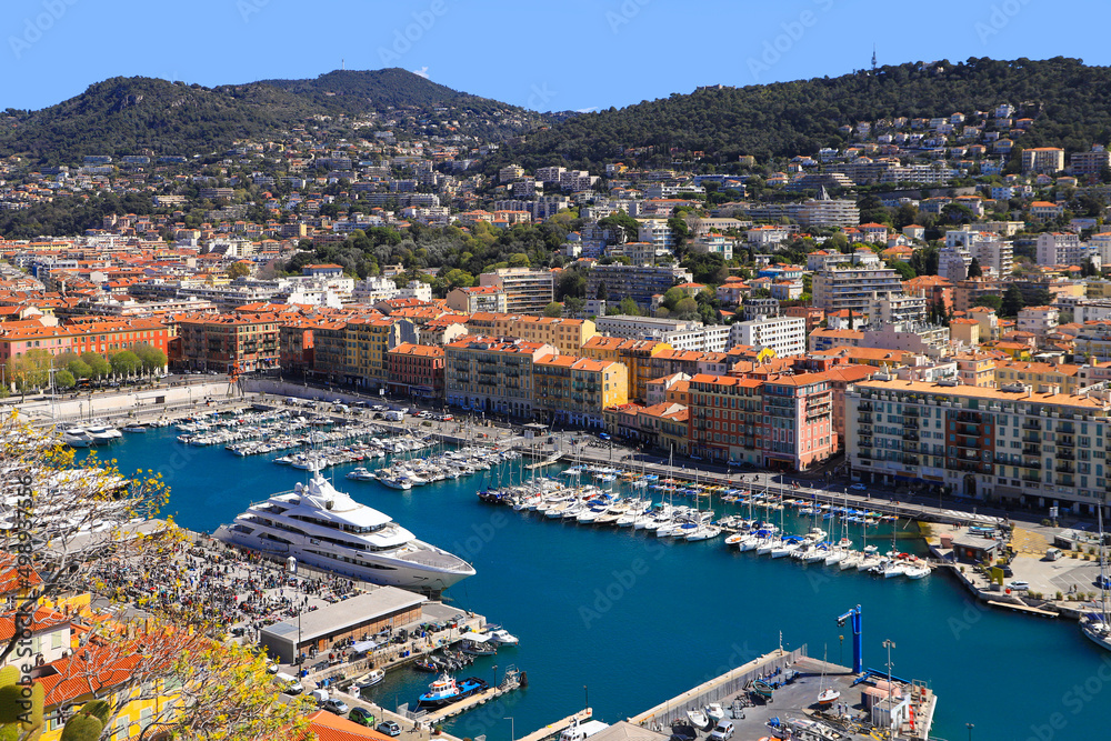 Obraz premium View from the castle hill to the port of Nice - France