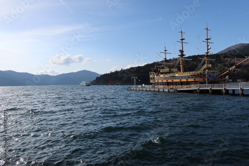 A scene of Ashino-ko Lake at Hakone in Kanagawa Prefecture in Japan 日本の神奈川県箱根にある芦ノ湖の風景