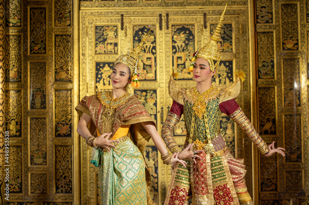 Obraz premium Pantomime (Khon) is traditional Thai classic masked play enacting scenes from the Ramayana with a backdrop of Thai paintings in a public place at Wat Phra Khao, Ayutthaya province, Thailand