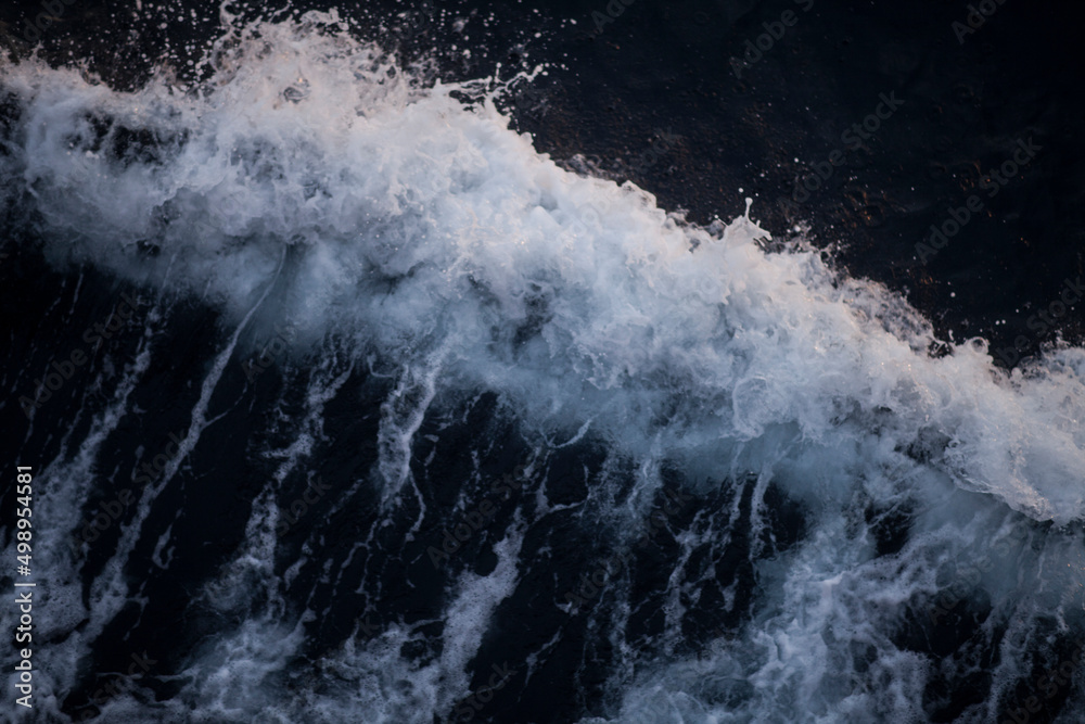 Waves in ocean Splashing Waves Waves in ocean Splashing Waves