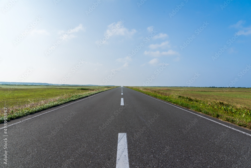 地平線まで伸びる直線道路 北海道猿払村 エヌサカ線 Stock Photo Adobe Stock 地平線まで伸びる直線道路 北海道猿払村 エヌサカ線 Stock Photo Adobe Stock