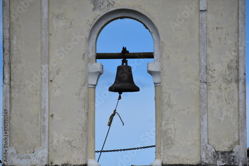 Campana en iglesia vieja