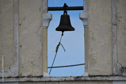 Campana en iglesia antigua