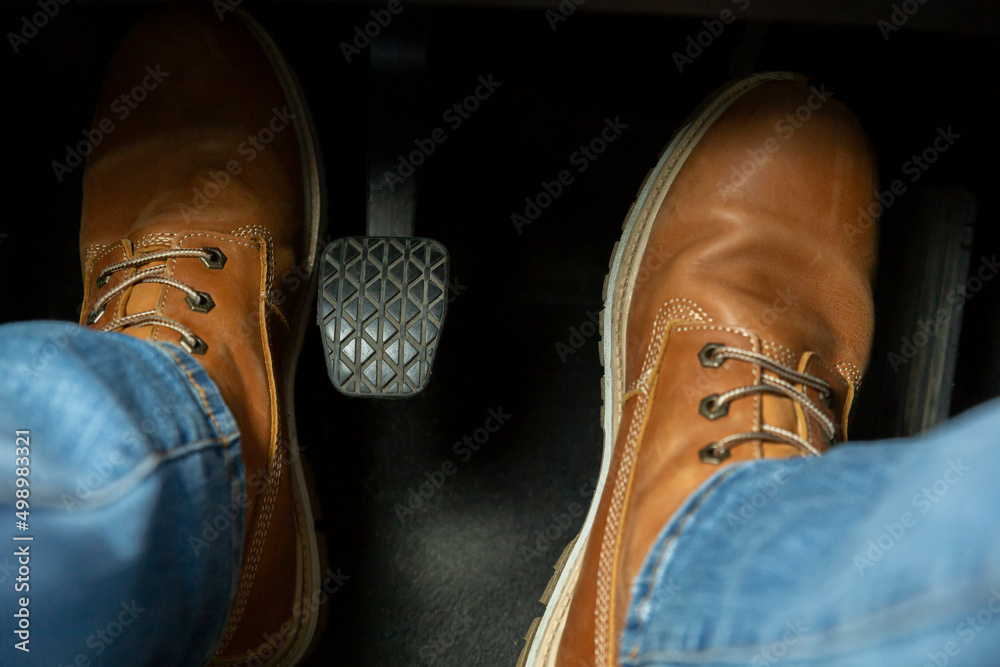 Ταπετσαρία Feet on the pedals of the car