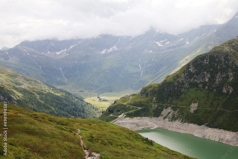 Naklejka premium Unterer Bockhart lake in Sportgastein, Austria