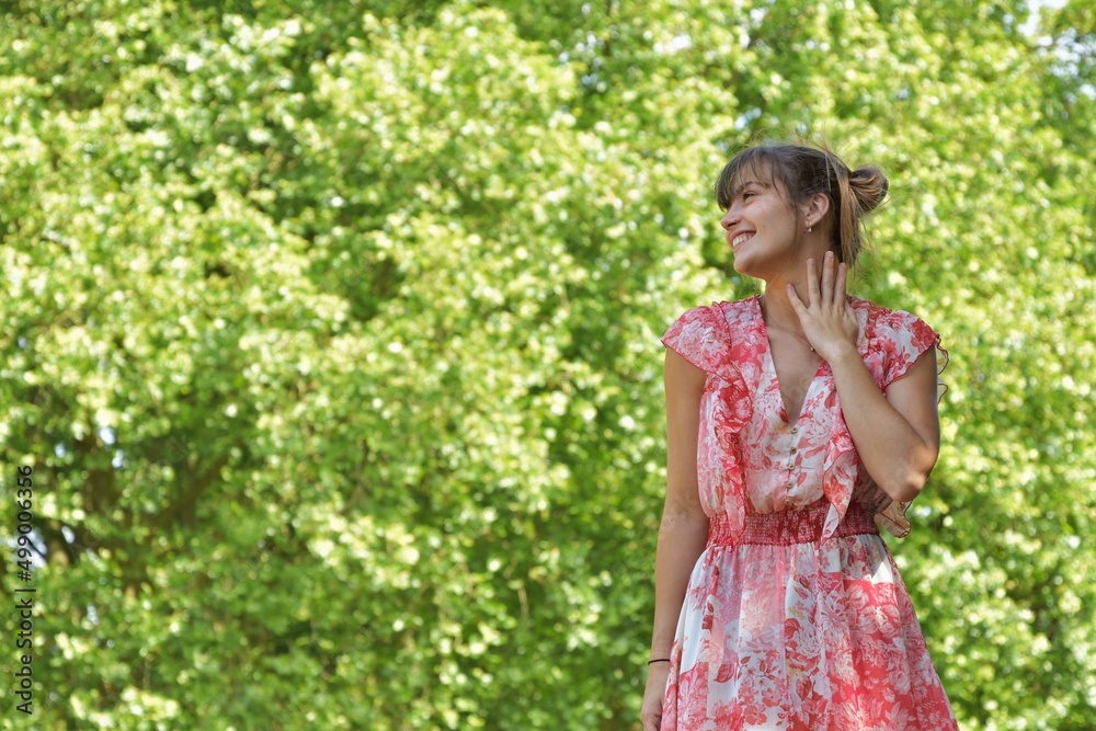 Belle femme dans un parc Belle femme dans un parc