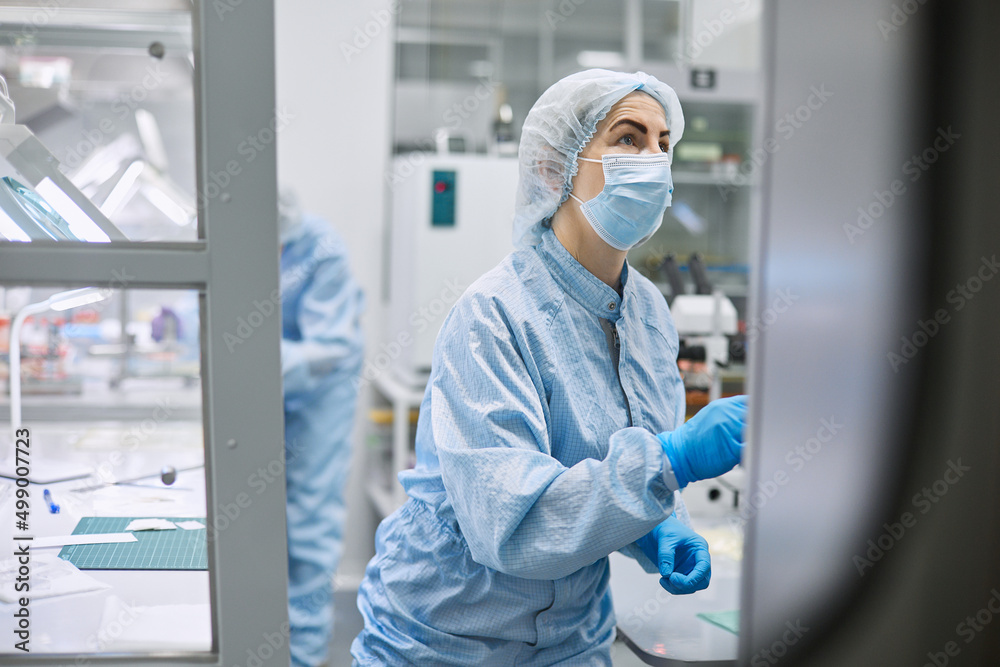 Women work in the lab. Conducts experiments on vaccines. Women work in the lab. Conducts experiments on vaccines.