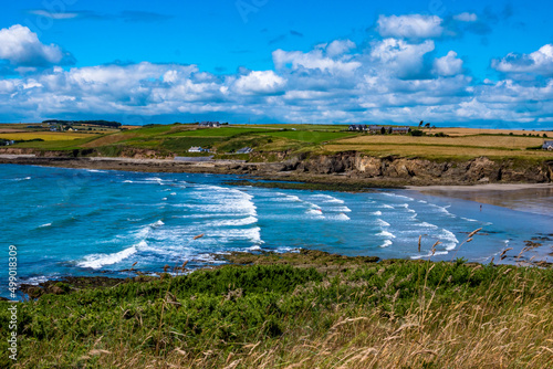 Küste in Irland - Grüne Landschaft & blaues Wasser