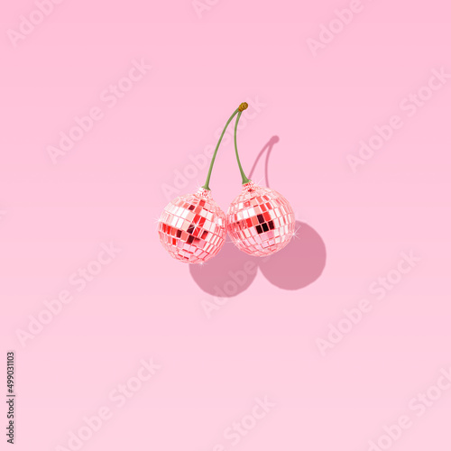 Fototapete Decorate disco balls like cherries