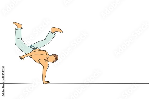 Single continuous line drawing of young sportive man practice Brazilian capoeira move dance at outdoor street. Culture martial art and sport concept. Trendy one line draw design vector illustration